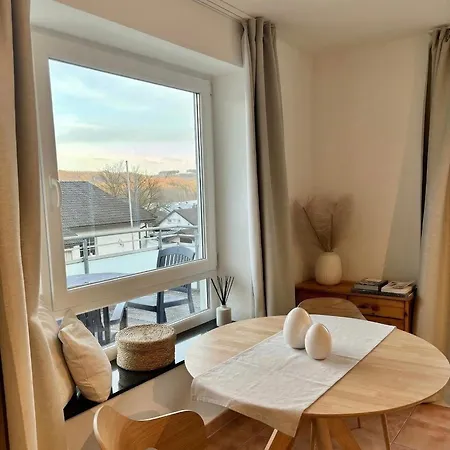 Modernes Mit Balkon & Seeblick Am Biggesee