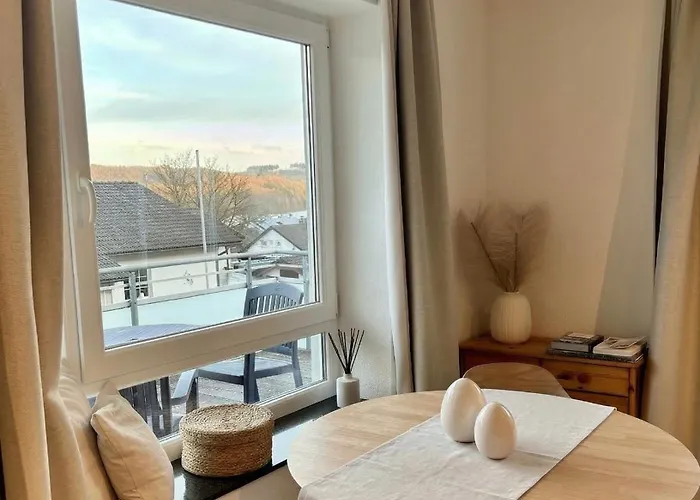 Modernes Mit Balkon & Seeblick Am Biggesee